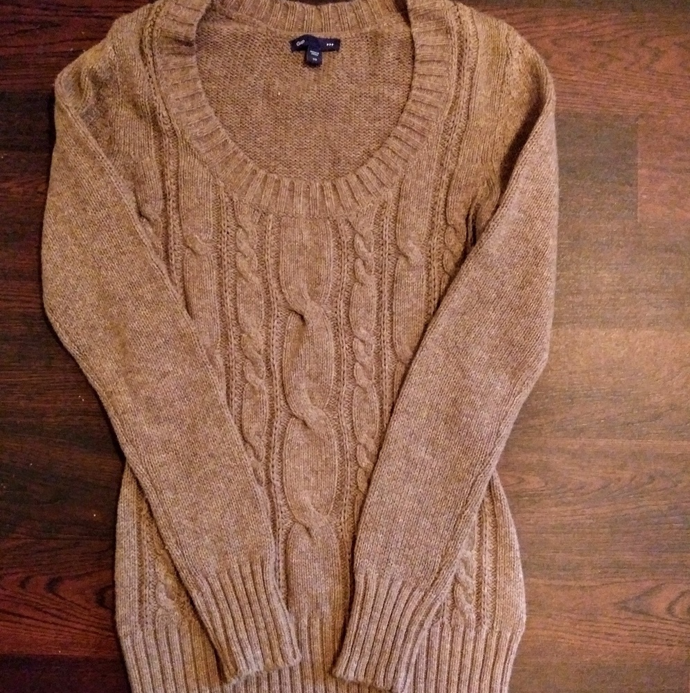Gap sweater